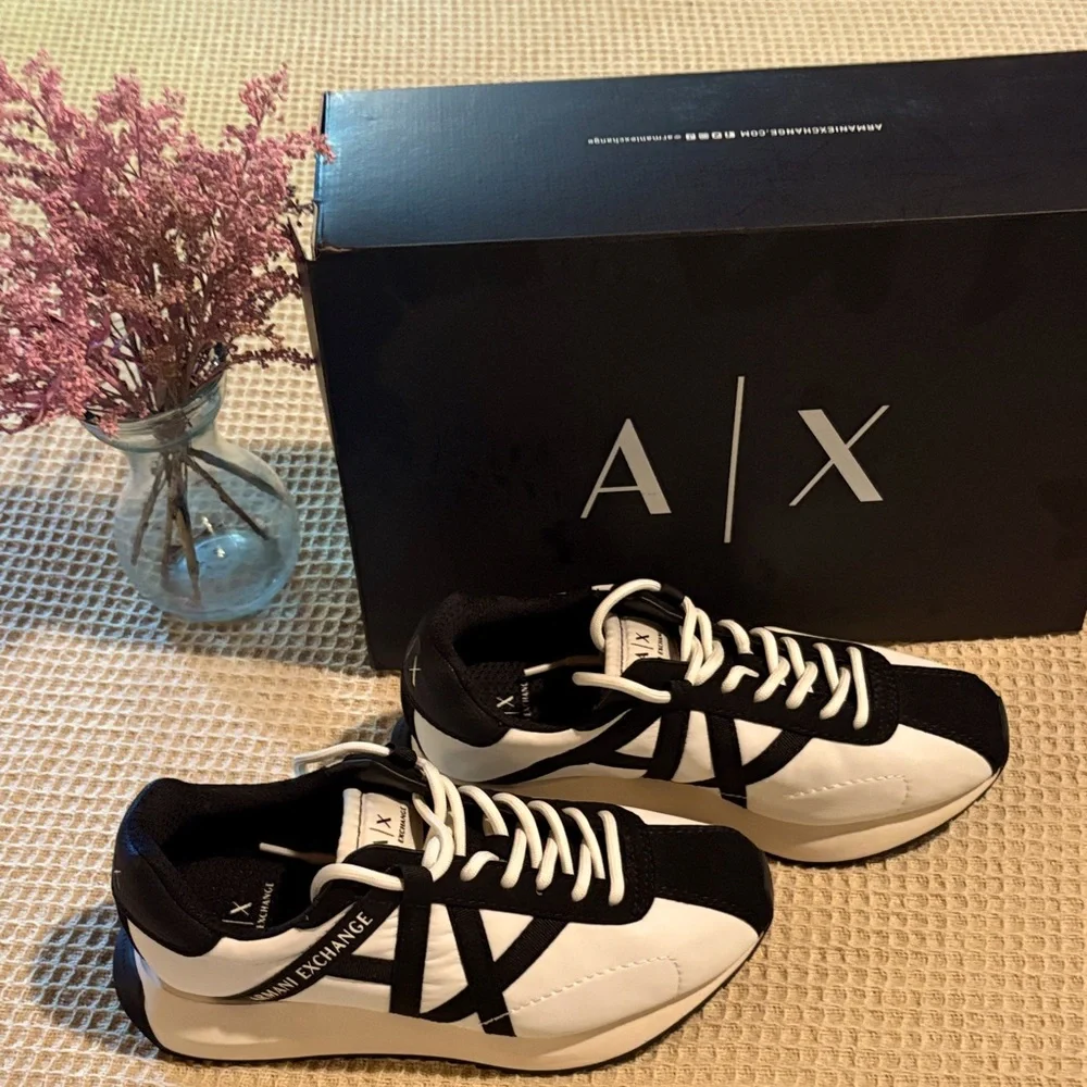 Unisex Armani Exchange Classic Sneakers - Men’s size 6 / Women’s size 8.5